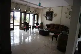 Rumah Di Dago 2 Lantai Halaman Luas, garasi dan Carport 2 Mobil