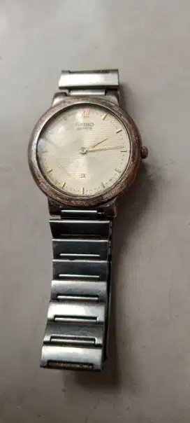 Jam tangan pria analog