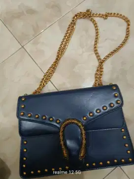 Tas Wanita Emory masih mulus terlihat baru
