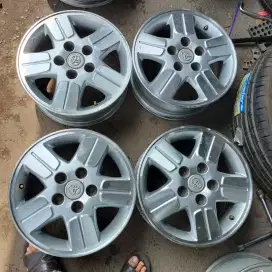 Velg original OEM Innova balok ring 15 pcd 5x114,3 4pcs