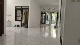 Taman Kopo Indah Dijual Rumah 1,5 Lantai Siap Huni Lingkungan Nyaman