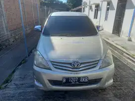 Mobil Second Toyota Kijang Innova 2011