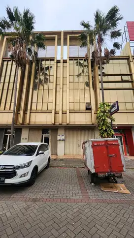 Dijual Ruko Gandeng Golf Lake hadap Jalan Raya dan Tol, Murah 4M-an