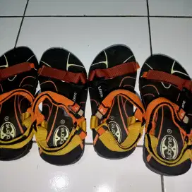 Sendal gunung anak