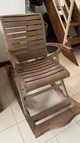 Kursi goyang kayu trembesi