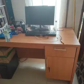 Meja kantor atau meja belajar uk 1,5 * 1