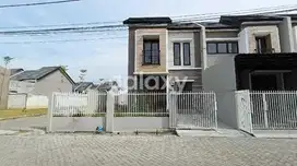 JUAL RUMAH BARU 2 LANTAI POJOKAN ALANA REGENCY TAMBAK OSO
