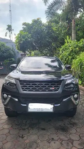 Dijual Mobil Fortuner tipe VRZ diesel tangan pertama