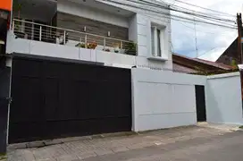 DIJUAL RUMAH INDUK DAN KOST EKSKLUSIF, LOKASI DI DEMANGAN BARU YOGYA