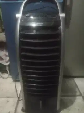 Di jual kipas angin air cooler ( 6 liter)  merk sharp