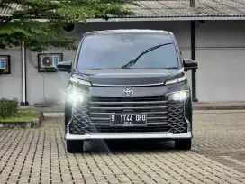 Toyota Voxy 2.0 at 2022
