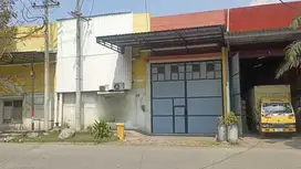 DISEWAKAN GUDANG SAFE N LOCK LUAS, SIAP PAKAI DAN BEBAS BANJIR