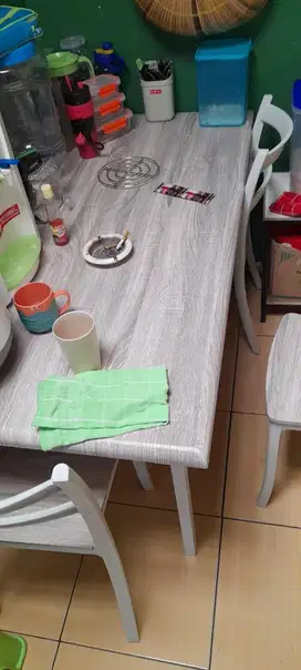Dijual Meja Makan 5 Kursi