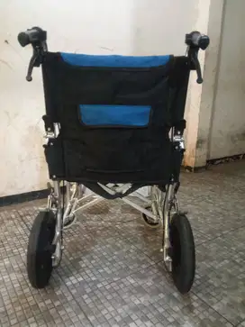 Kursi roda travel medium