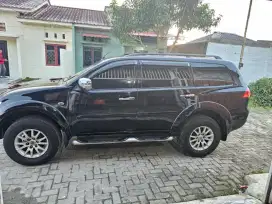 Mobil Pajero Sport 2012