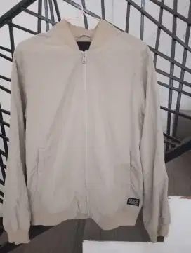 Jual jackets dan celana, baju, kaos Levi's orisinil