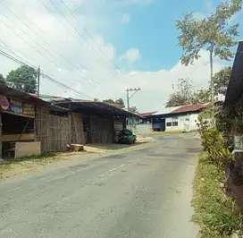 Gudang/ tempat Usaha strategis tepi jalan raya kemuning karanganyar