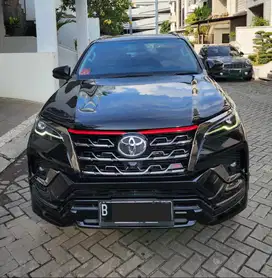 Toyota Fortuner 2.4 VRZ TRD Sportivo AT Hitam NIK 2021 KM38rb.