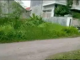 Tanah komersil padat dan rata tengah pemukiman
