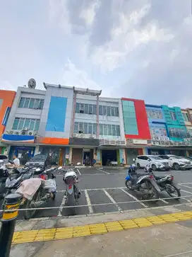 Ruko 3 lantai siap pakai bisa KPR sangat strategis Golden vienna BSD