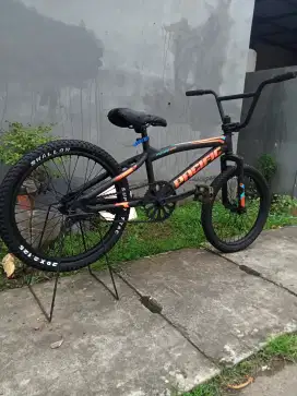 Sepeda BMX UK 20 PACIFIC