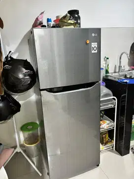 DIJUAL CEPAT – KULKAS LG 2 PINTU INVERTER