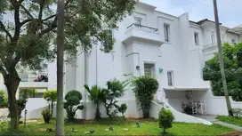 Dijual rumah mewah 3 lt hook town house kebon jeruk jakarta barat