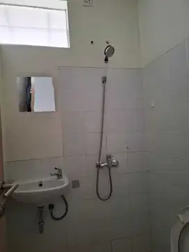 Fjhh. DiSewakan Rumah di Lippo Karawang  LB: 55 m2, LT: 66 m2 KT: 2, K