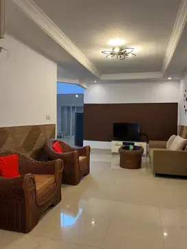 Disewakan Rumah di Mendow Green Lippo Cikarang, Siap Huni, 90 Juta/Thn