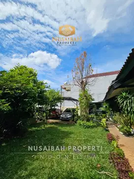 Rumah secondary dan 2 kios  condet nyaman dan asri halaman luas