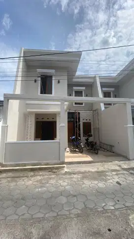 Dijual rumah 2 Lantai di Demangan Maguwoharjo Dalam Ringroud