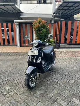 Vespa lx iget 2018 warna hitam