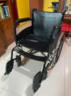 Kursi roda warna hitam Onemed, Husada 875