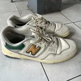 Sepatu NB550 warna putih