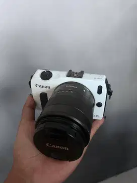 KAMERA CANON EOS M + KIT