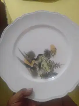 Pajangan antik piring