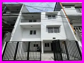 dhyana Rumah full renovasi uk 6x13m di tanjung duren