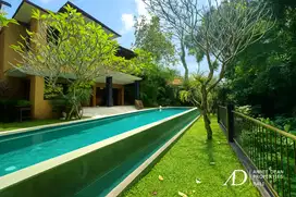 FREEHOLD | CLASSIC BALINESE-STYLE VILLA BORDERED BY RIVER IN KEROBOKAN