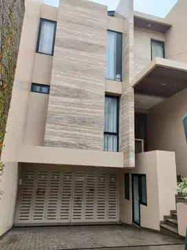 Disewakan Rumah Full Furnished di Dalam Cluster Pejaten Jaksel