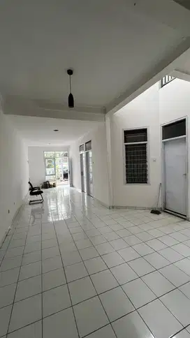 Disewakan Rumah 3 Lantai Dekat Tol Baros Cimahi Selatan