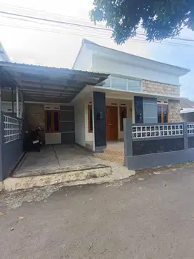 RUMAH BARU CANTIK MINIMALIS SIAP HUNI UNIT HOOK DI TRIHARJO SLEMAN