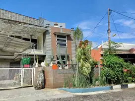 Dijual Rumah Mewah Dengan Taman Yang Terawat Daerah Antapani Bandung