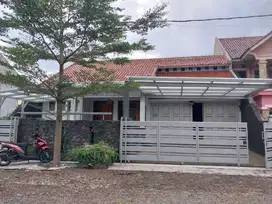 Rumah luas nyaman terawat strategis di Arcamanik Endah Kota Bandung