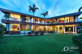 LEASEHOLD | LUXURY TROPICAL VILLA WITH ICONIC DESIGN IN TUMBAK BAYUH