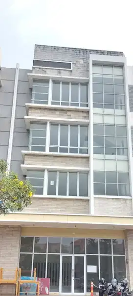 Disewa Ruko Besar di Harapan Indah  – Hadap Timur, Cocok Segala Usaha!