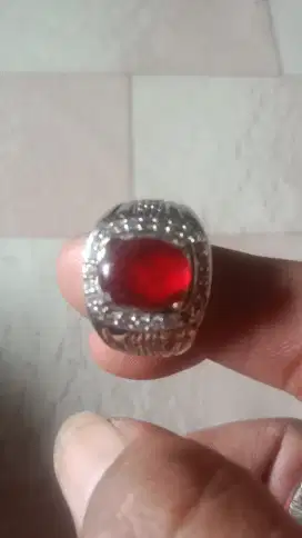 Batu cincin merah