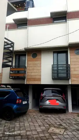 Rumah cluster 3 lantai 400 jutaan dekat mall bintaro exchange
