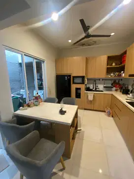 Dijual Cepat Rumah Cantik  Full Furnish DI SEKTOR 6 Gading Serpong