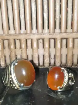 Batu cincin cempaka madu