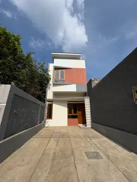 Rumah mewah 2 lantai dipinggiran Kota Bandung